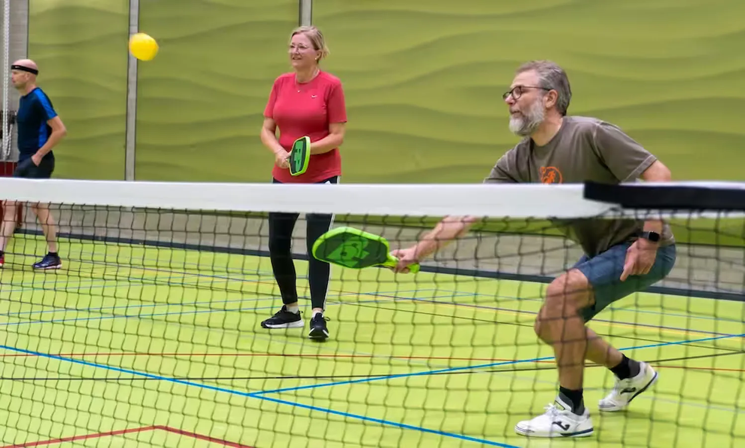 Pickleball Den Bosch spelers bij het net
